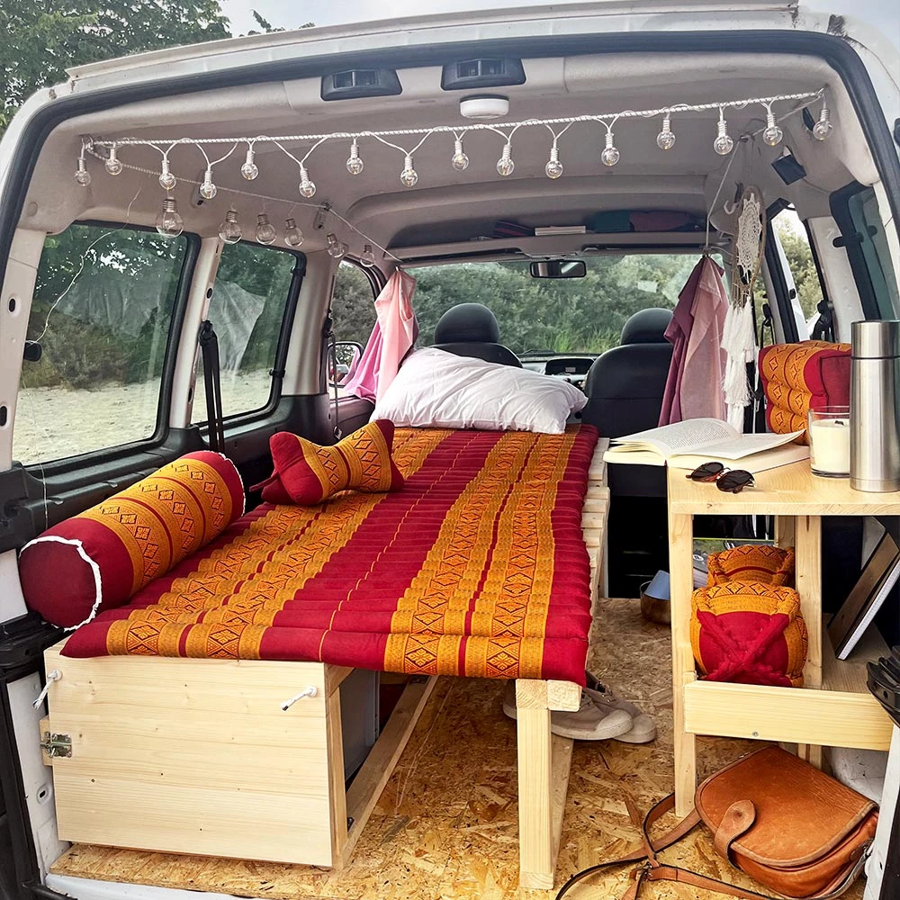 Shop the look image - Shop-the-look_Camper-rotgelb